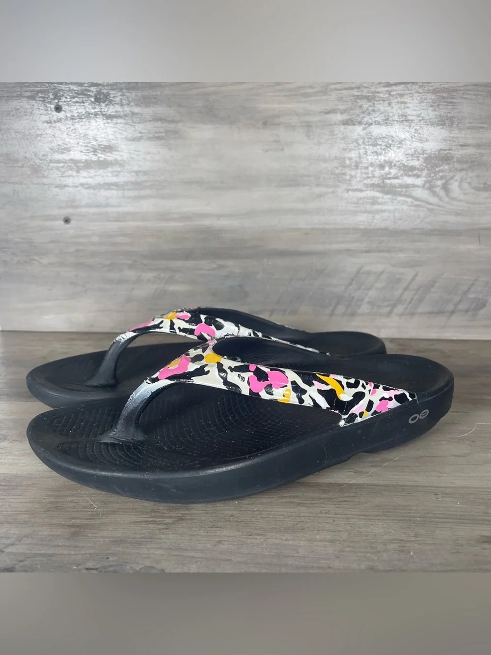 Oofos Womens 10 Floral Leopard Animal Print Thong Sandals Comfort Lightweight